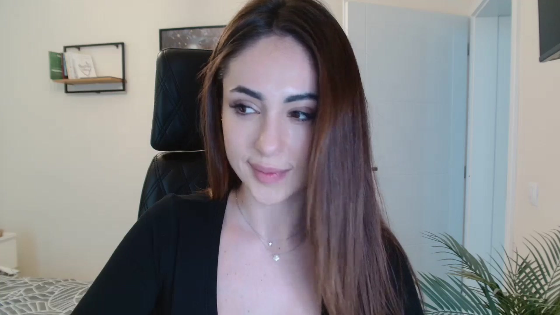 Gallery image thumbnail from DorisDolll's myfreecams stream on, 03/02/2025, 10:40 image 19 of 20