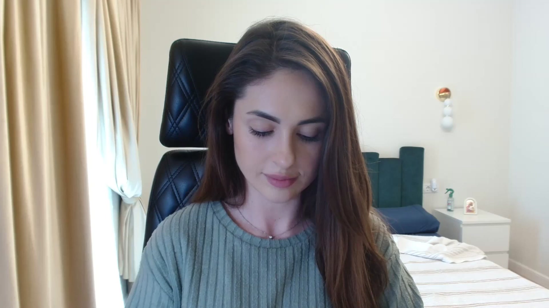 Gallery image thumbnail from DorisDolll's myfreecams stream on, 03/16/2025, 11:33 image 9 of 20