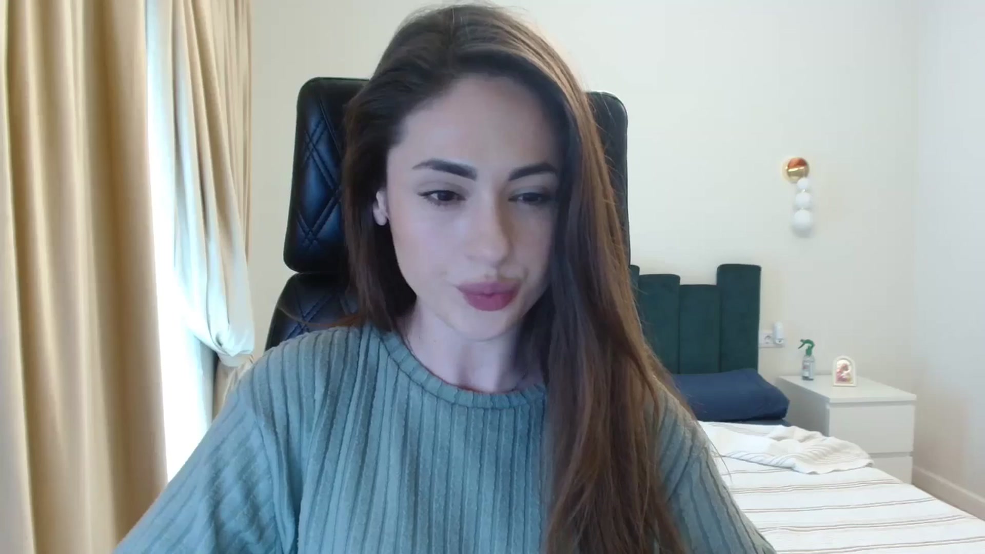Gallery image thumbnail from DorisDolll's myfreecams stream on, 03/16/2025, 11:33 image 7 of 20