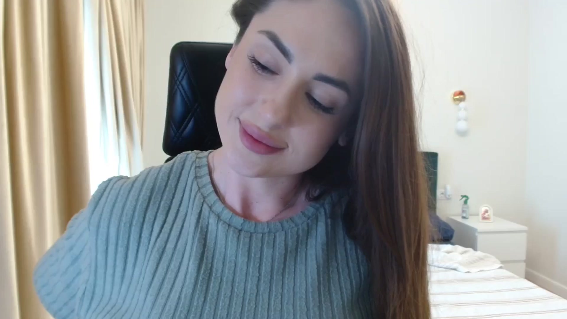 Gallery image thumbnail from DorisDolll's myfreecams stream on, 03/16/2025, 11:33 image 8 of 20
