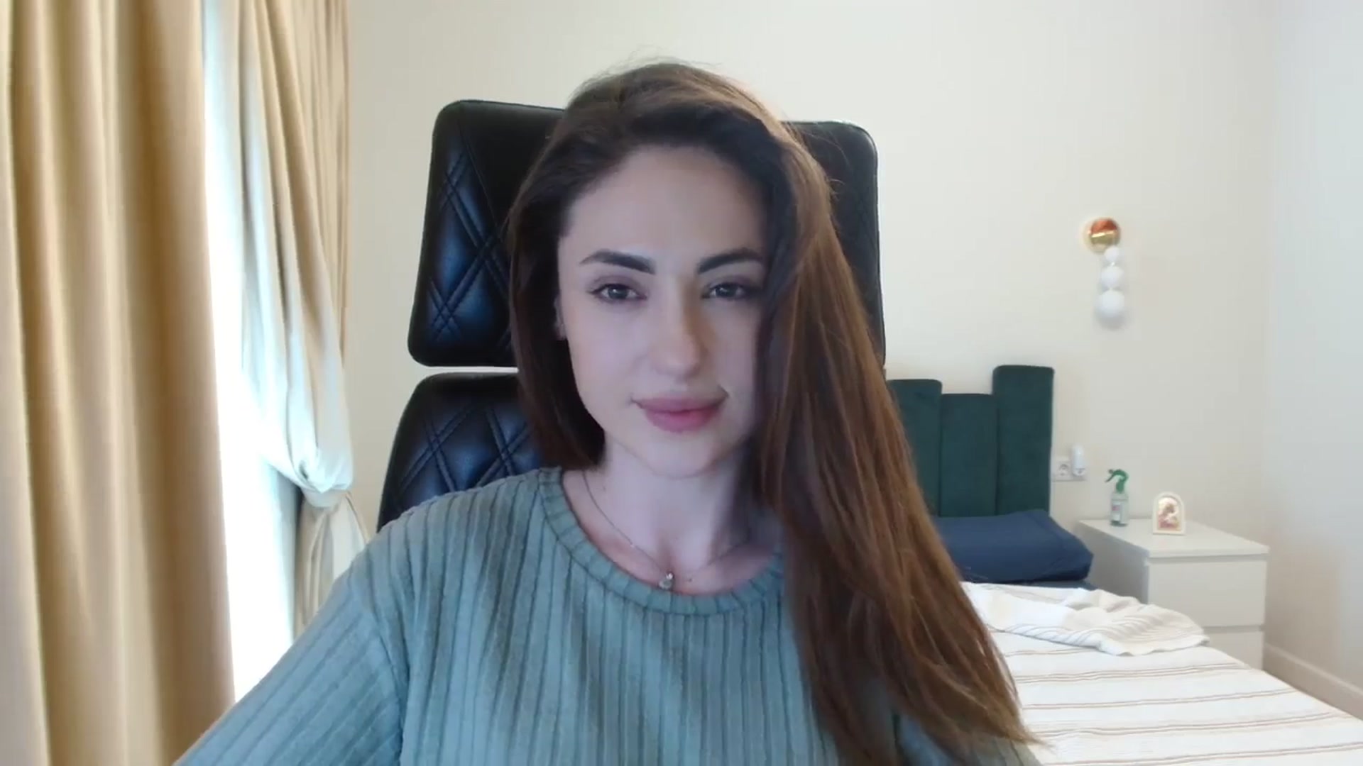 Gallery image thumbnail from DorisDolll's myfreecams stream on, 03/16/2025, 11:33 image 14 of 20