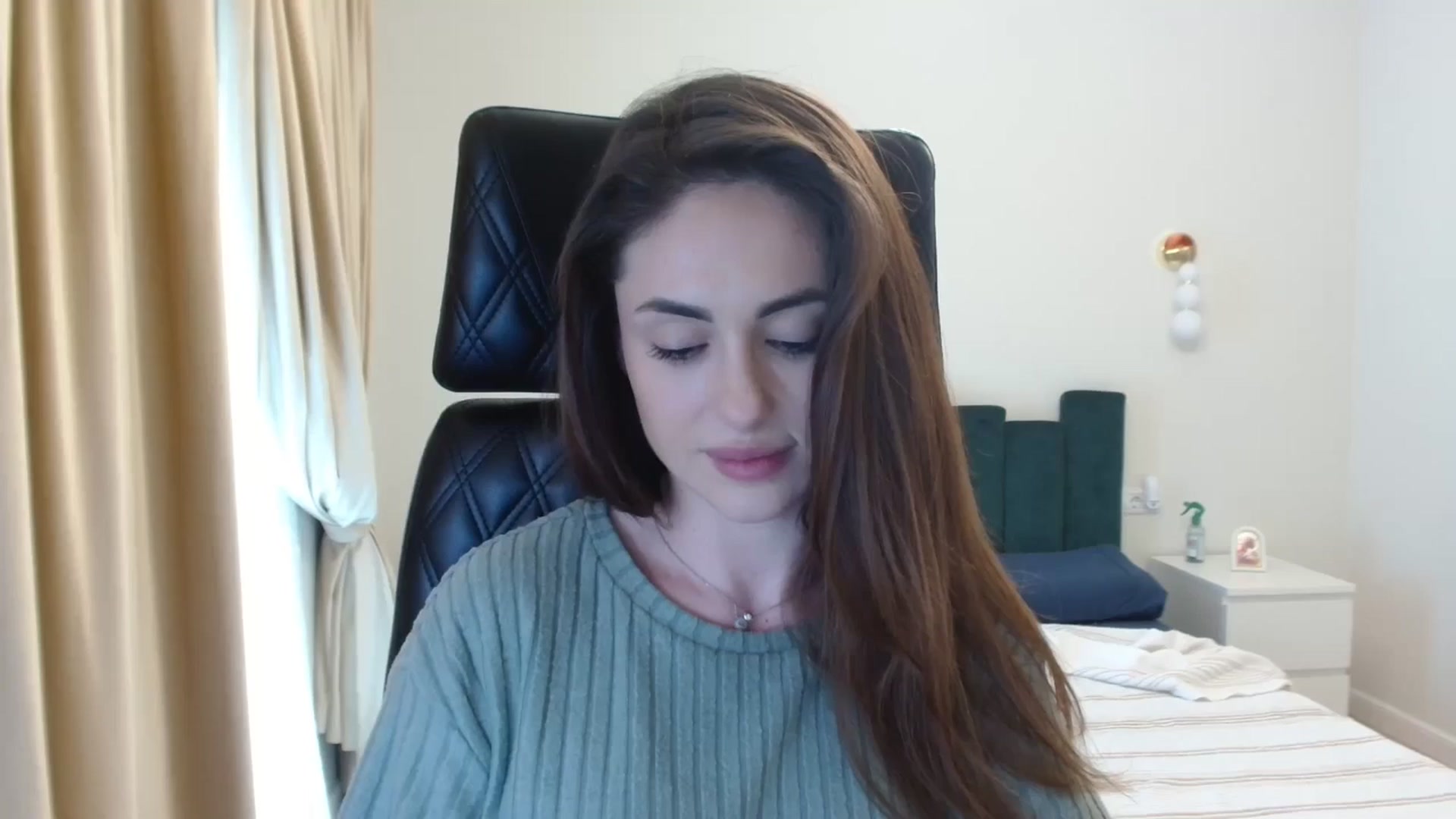 Gallery image thumbnail from DorisDolll's myfreecams stream on, 03/16/2025, 11:33 image 15 of 20