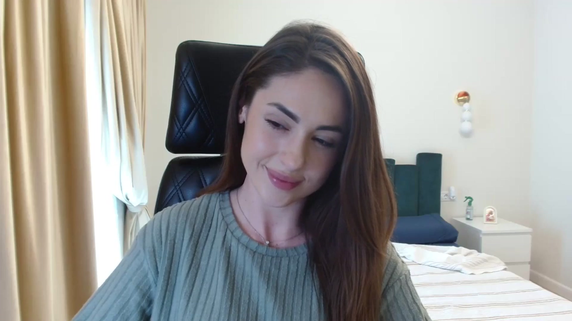 Gallery image thumbnail from DorisDolll's myfreecams stream on, 03/16/2025, 11:33 image 10 of 20
