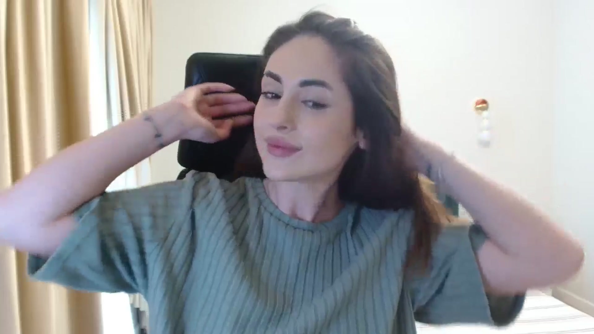 Gallery image thumbnail from DorisDolll's myfreecams stream on, 03/16/2025, 11:33 image 3 of 20