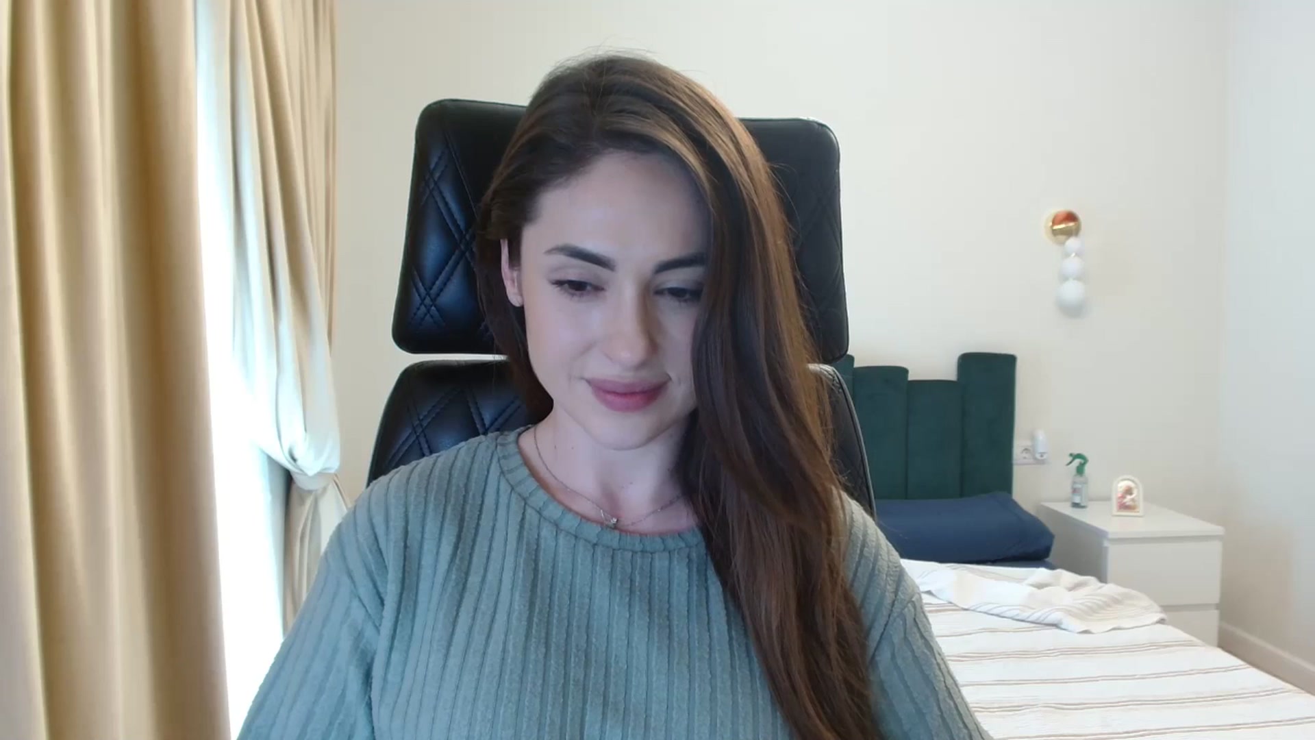 Gallery image thumbnail from DorisDolll's myfreecams stream on, 03/16/2025, 11:33 image 13 of 20