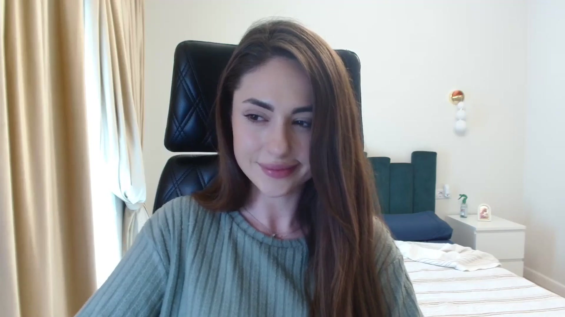 Gallery image thumbnail from DorisDolll's myfreecams stream on, 03/16/2025, 11:33 image 11 of 20