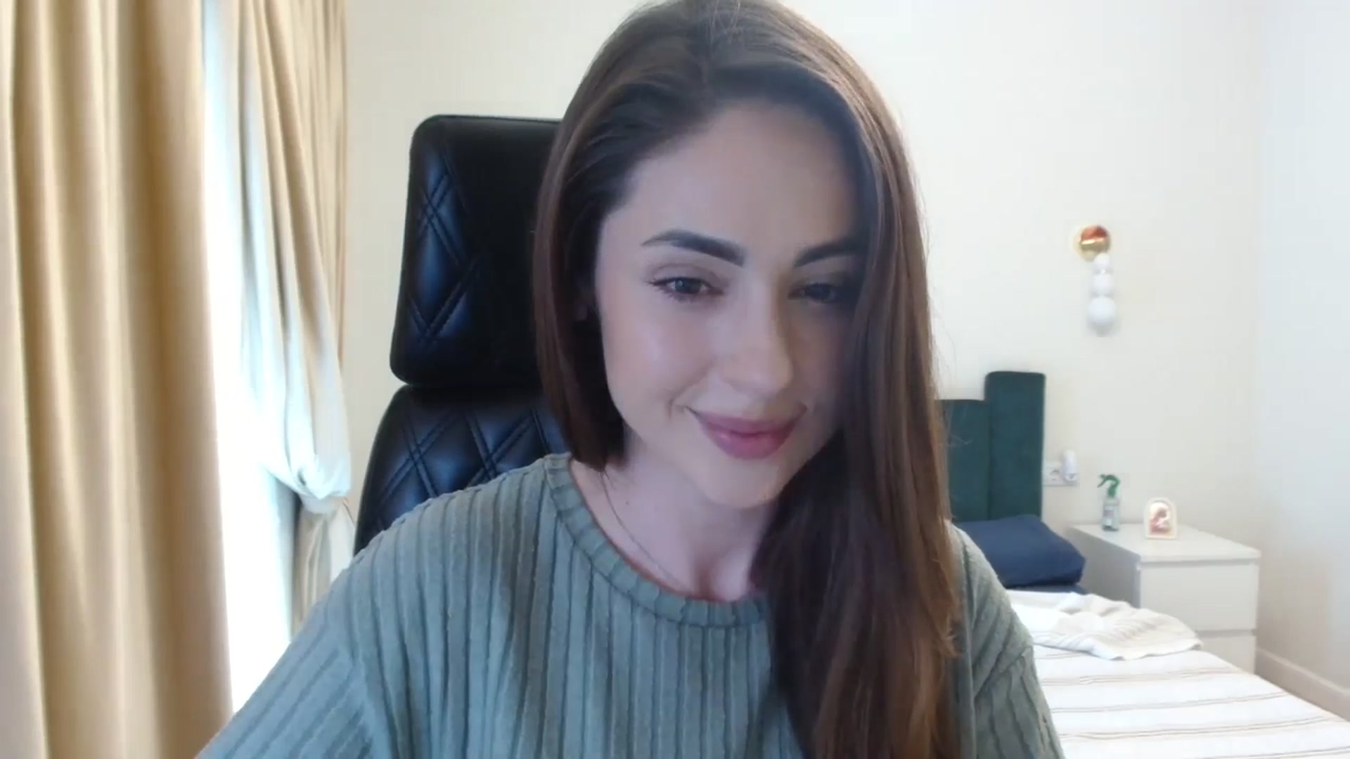 Gallery image thumbnail from DorisDolll's myfreecams stream on, 03/16/2025, 11:33 image 2 of 20
