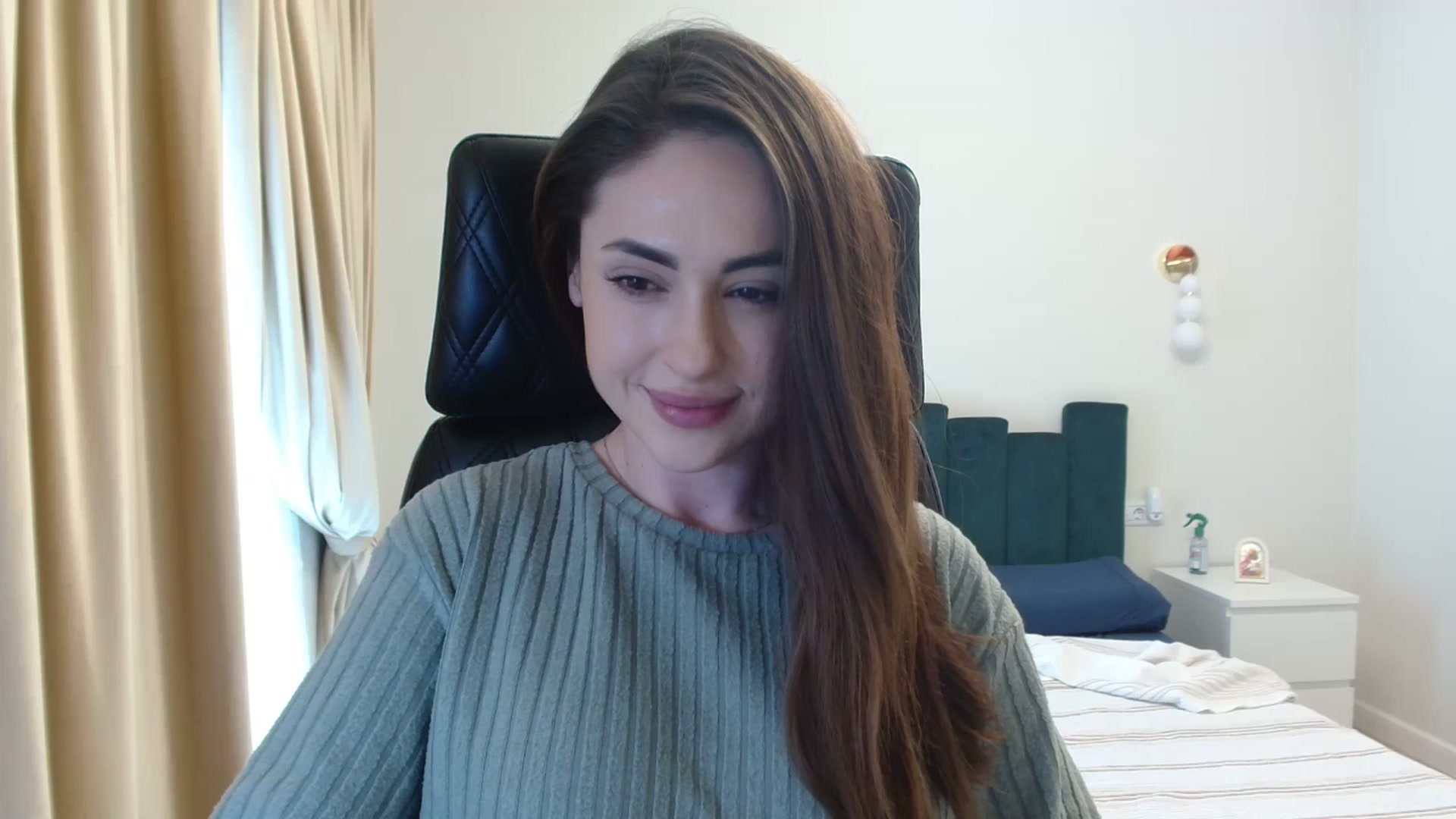 Gallery image thumbnail from DorisDolll's myfreecams stream on, 03/16/2025, 11:33 image 1 of 20