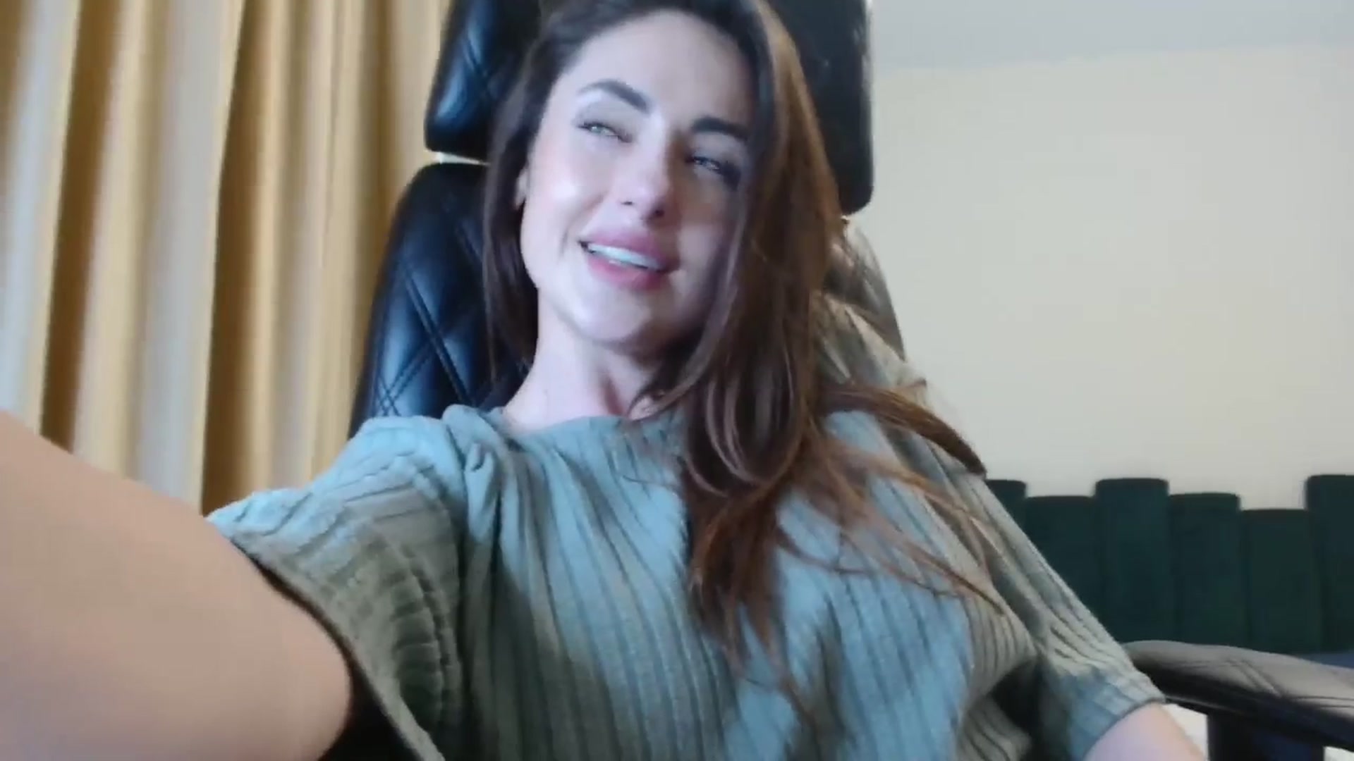 Gallery image thumbnail from DorisDolll's myfreecams stream on, 03/16/2025, 13:11 image 20 of 20