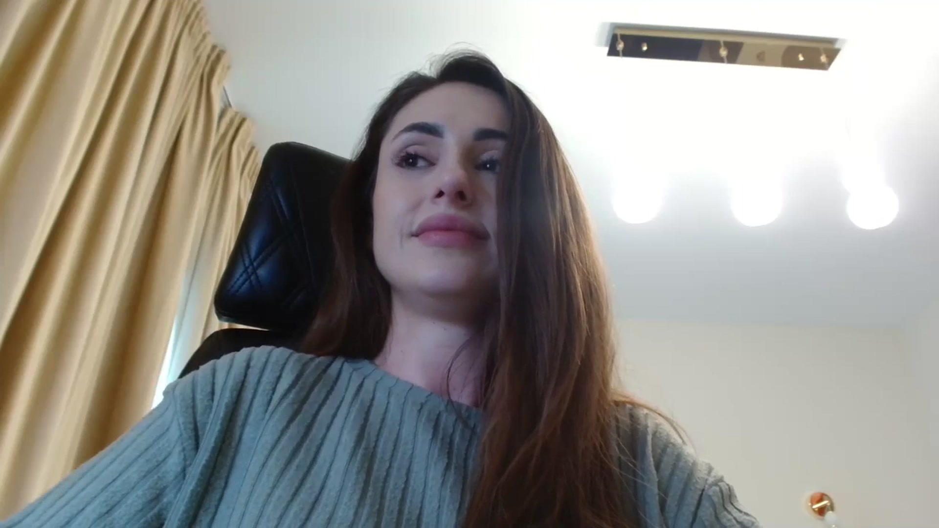 Gallery image thumbnail from DorisDolll's myfreecams stream on, 03/16/2025, 13:11 image 11 of 20