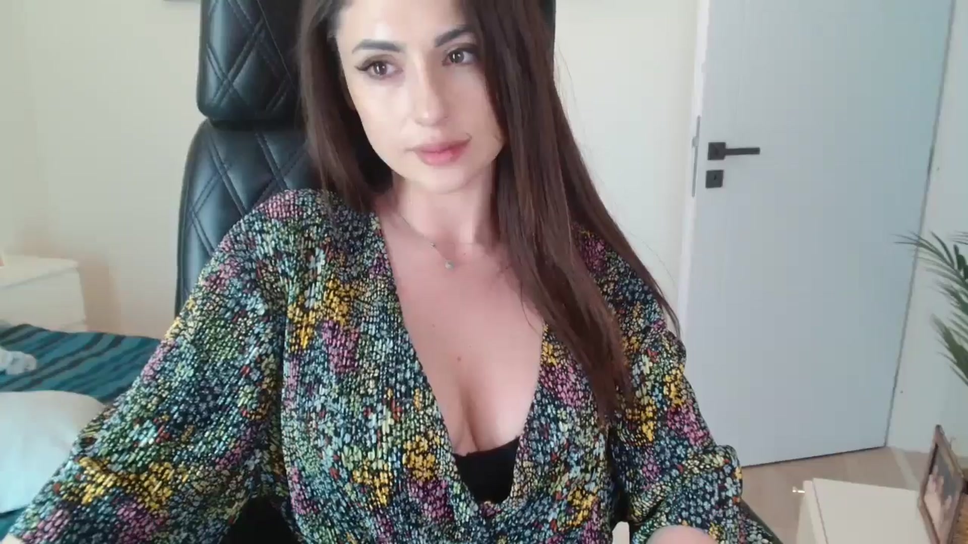 Gallery image thumbnail from DorisDolll's myfreecams stream on, 04/16/2025, 10:05 image 16 of 20