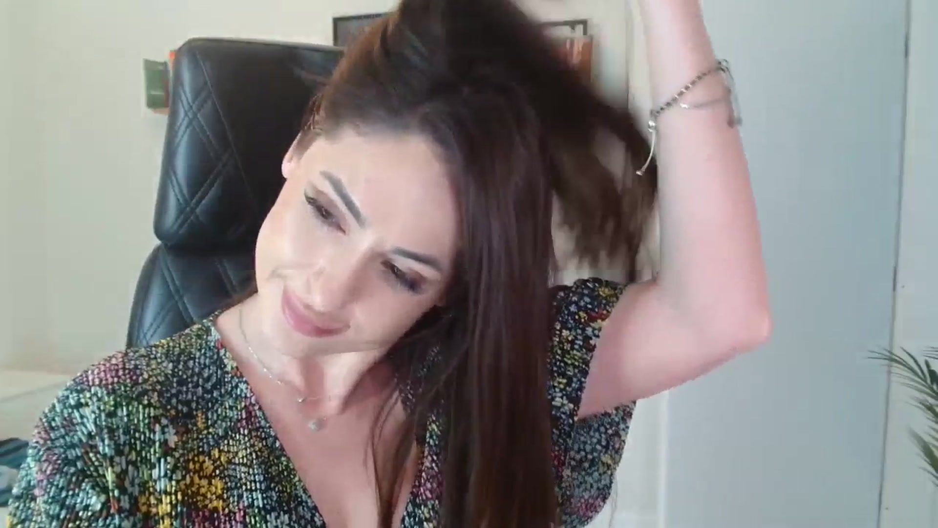 Gallery image thumbnail from DorisDolll's myfreecams stream on, 04/16/2025, 10:05 image 12 of 20