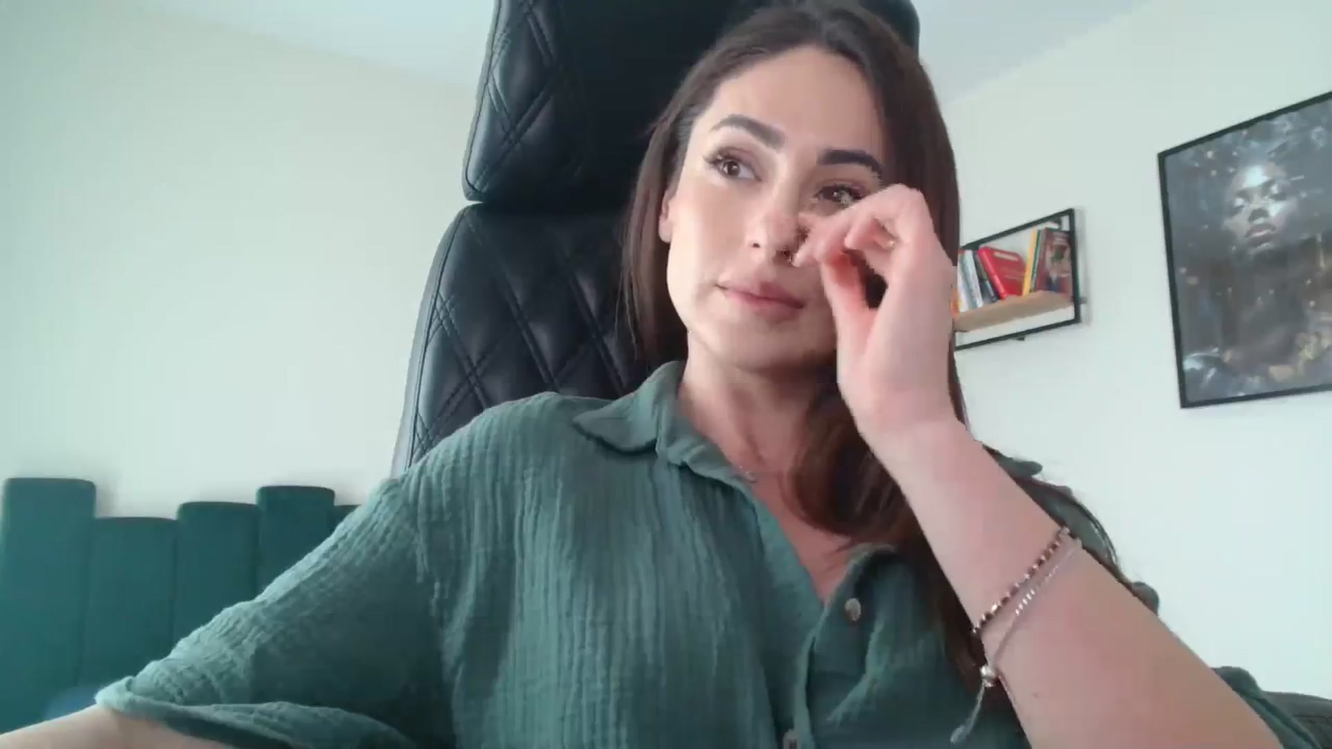 Gallery image thumbnail from DorisDolll's myfreecams stream on, 04/17/2025, 13:09 image 19 of 20
