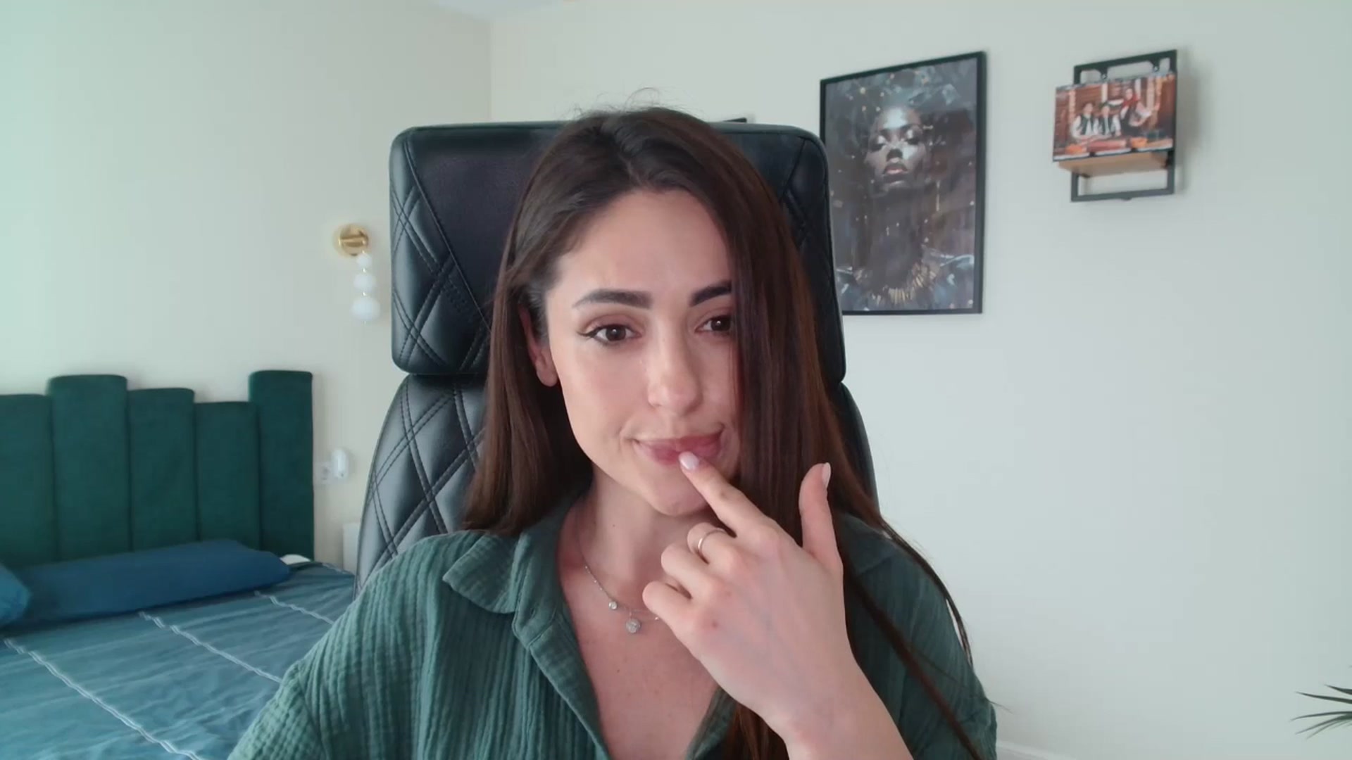 Gallery image thumbnail from DorisDolll's myfreecams stream on, 04/17/2025, 13:09 image 3 of 20