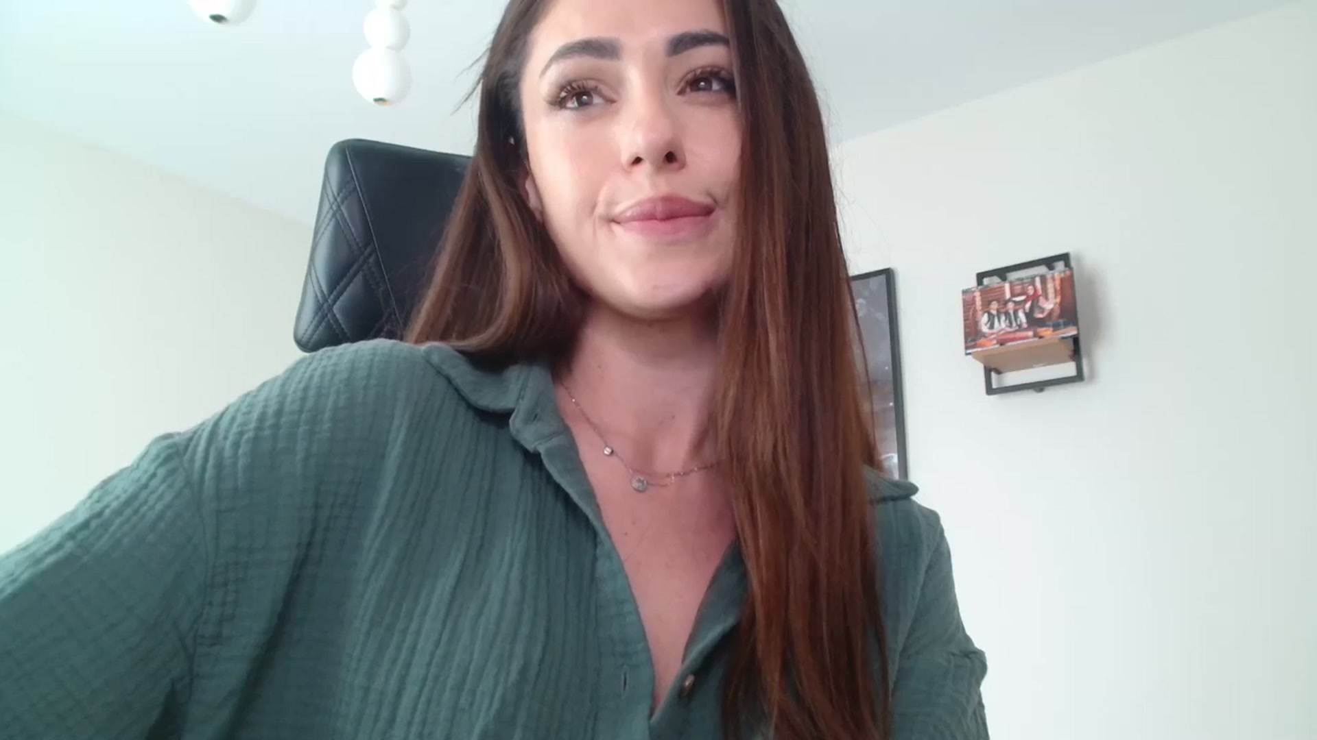 Gallery image thumbnail from DorisDolll's myfreecams stream on, 04/17/2025, 13:09 image 7 of 20