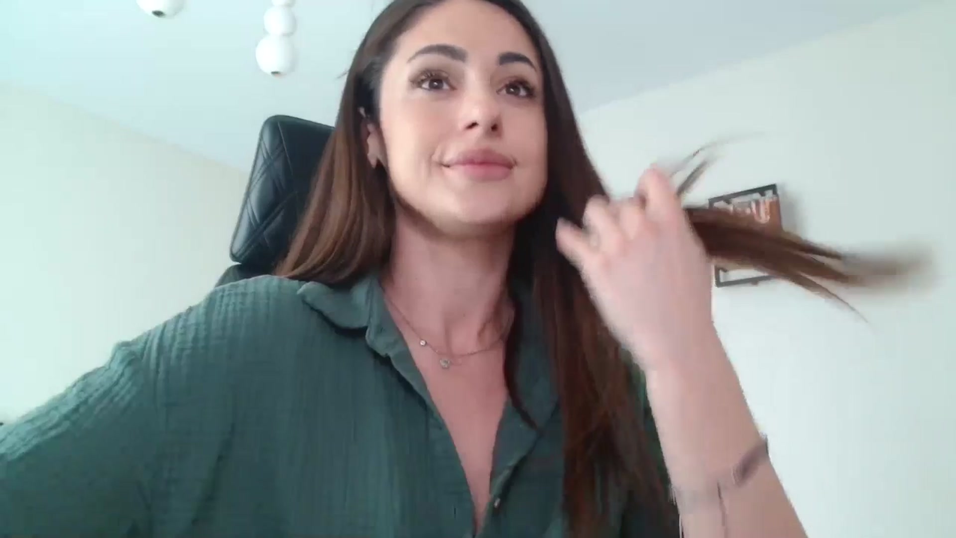 Gallery image thumbnail from DorisDolll's myfreecams stream on, 04/17/2025, 13:09 image 5 of 20