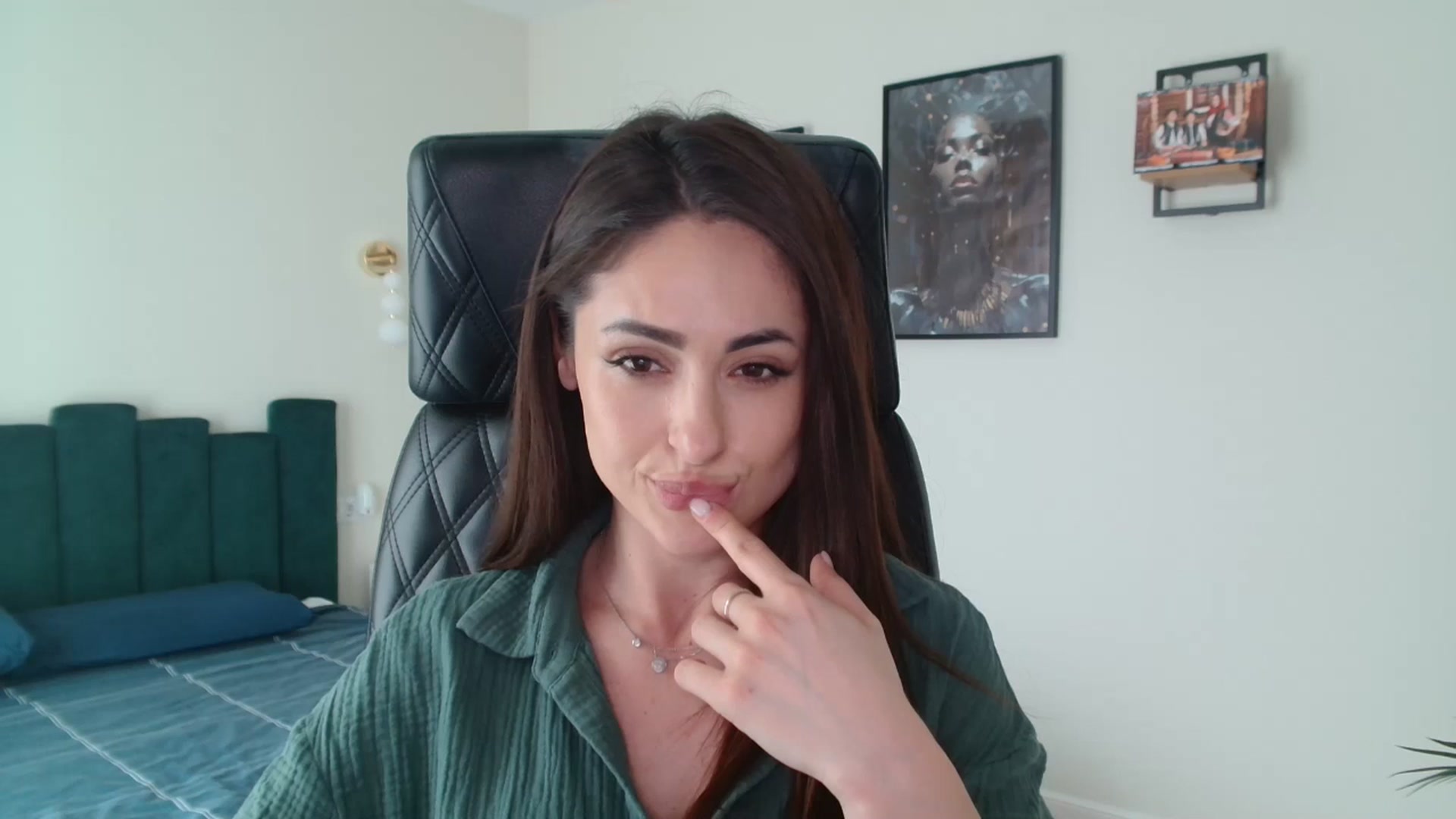 Gallery image thumbnail from DorisDolll's myfreecams stream on, 04/17/2025, 13:09 image 4 of 20