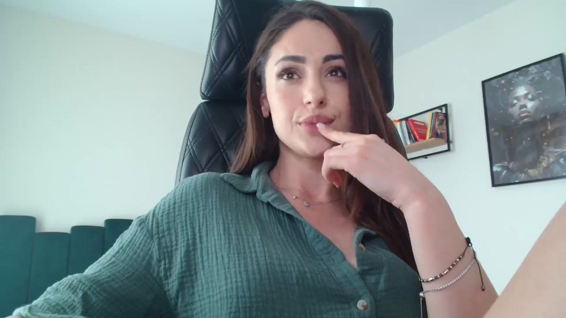 Gallery image thumbnail from DorisDolll's myfreecams stream on, 04/17/2025, 13:09 image 12 of 20
