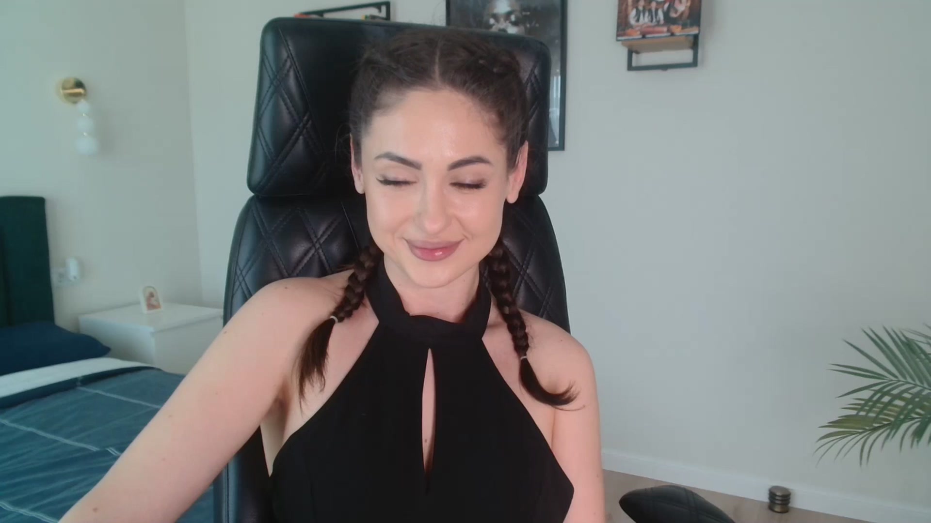Gallery image thumbnail from DorisDolll's myfreecams stream on, 04/21/2025, 12:57 image 20 of 20