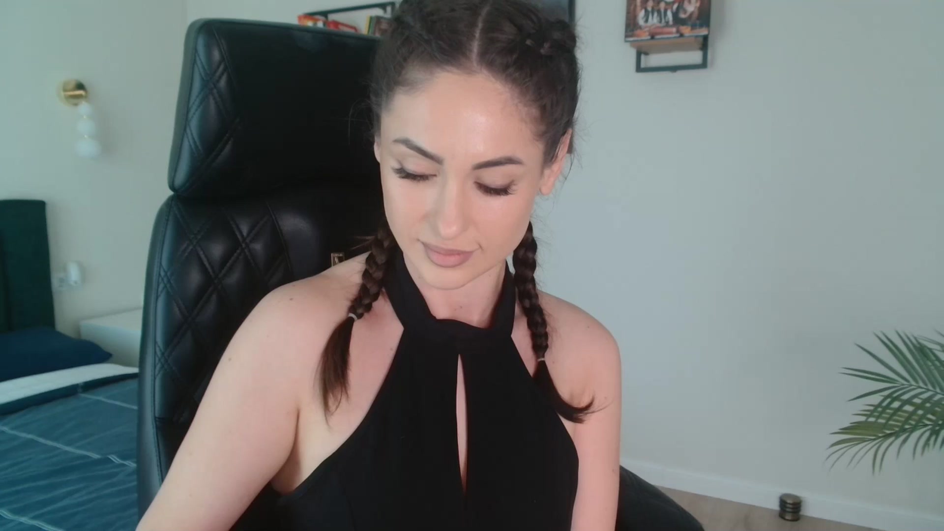 Gallery image thumbnail from DorisDolll's myfreecams stream on, 04/21/2025, 12:57 image 7 of 20