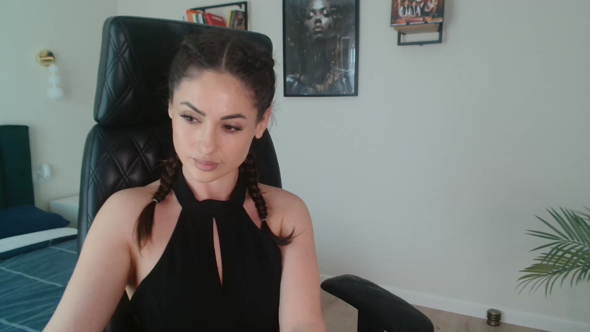 Gallery image thumbnail from DorisDolll's myfreecams stream on, 04/21/2025, 12:57 image 2 of 20