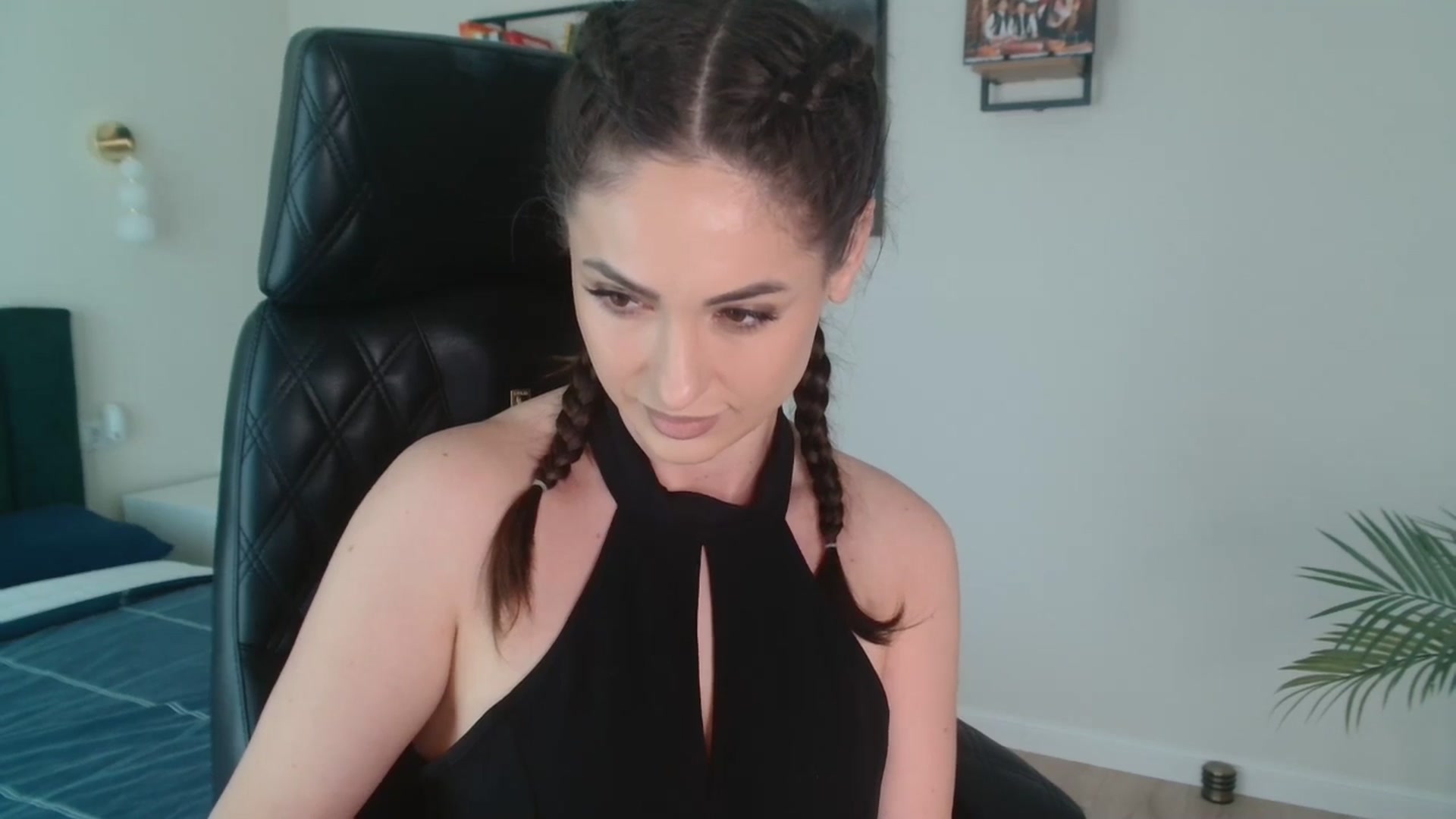 Gallery image thumbnail from DorisDolll's myfreecams stream on, 04/21/2025, 12:57 image 8 of 20