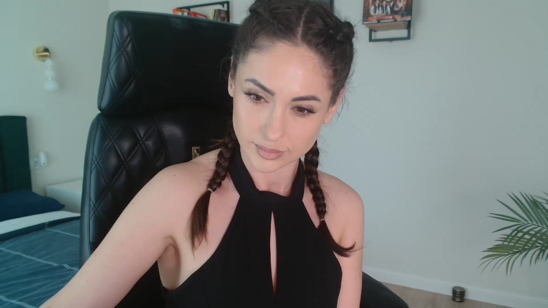 Gallery image thumbnail from DorisDolll's myfreecams stream on, 04/21/2025, 12:57 image 6 of 20