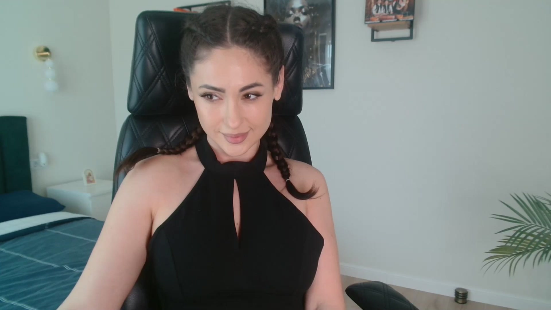 Gallery image thumbnail from DorisDolll's myfreecams stream on, 04/21/2025, 12:57 image 12 of 20