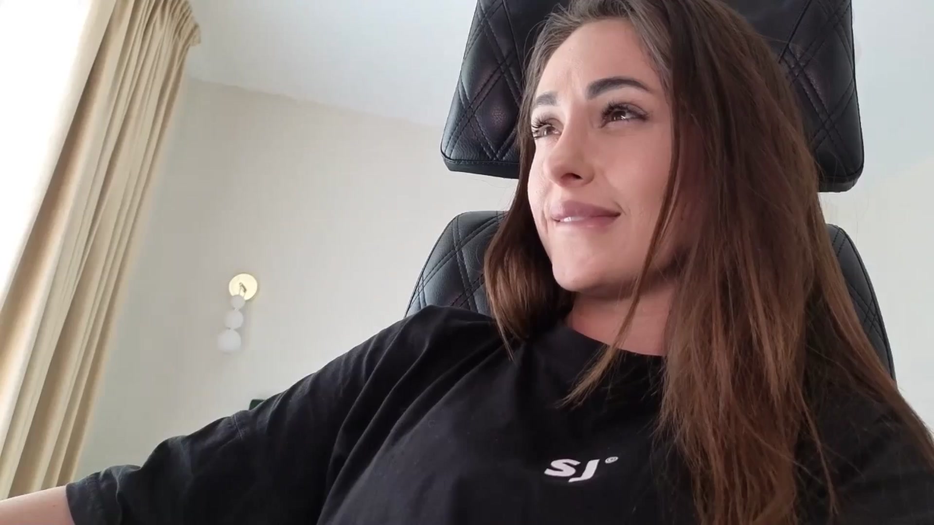 Gallery image thumbnail from DorisDolll's myfreecams stream on, 05/30/2025, 10:34 image 2 of 20