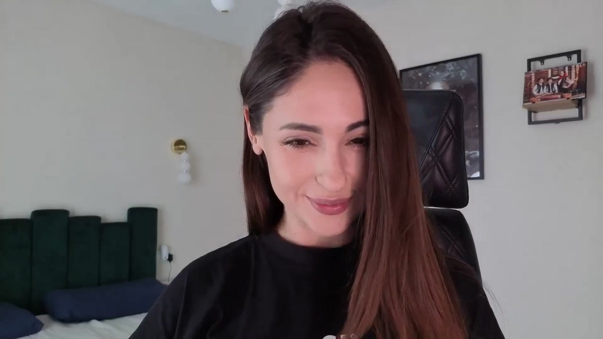 Gallery image thumbnail from DorisDolll's myfreecams stream on, 05/30/2025, 10:34 image 3 of 20