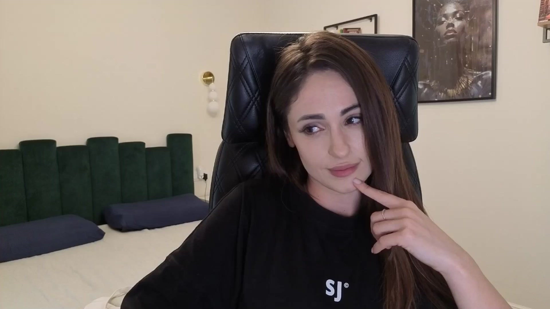 Gallery image thumbnail from DorisDolll's myfreecams stream on, 05/30/2025, 10:48 image 6 of 20