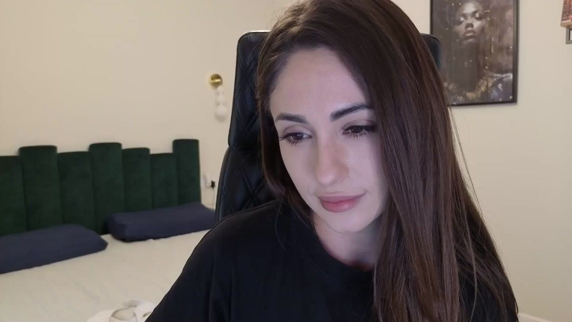 Gallery image thumbnail from DorisDolll's myfreecams stream on, 05/30/2025, 10:48 image 9 of 20