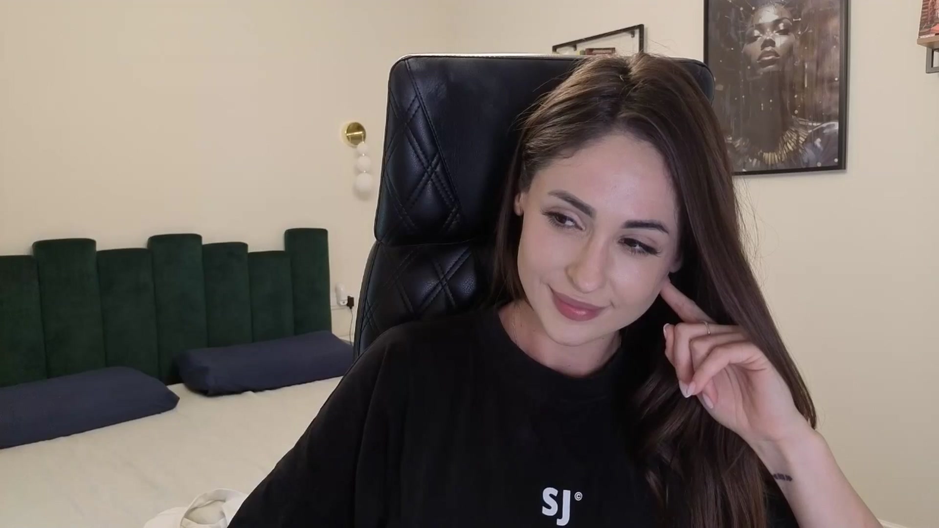 Gallery image thumbnail from DorisDolll's myfreecams stream on, 05/30/2025, 10:48 image 2 of 20