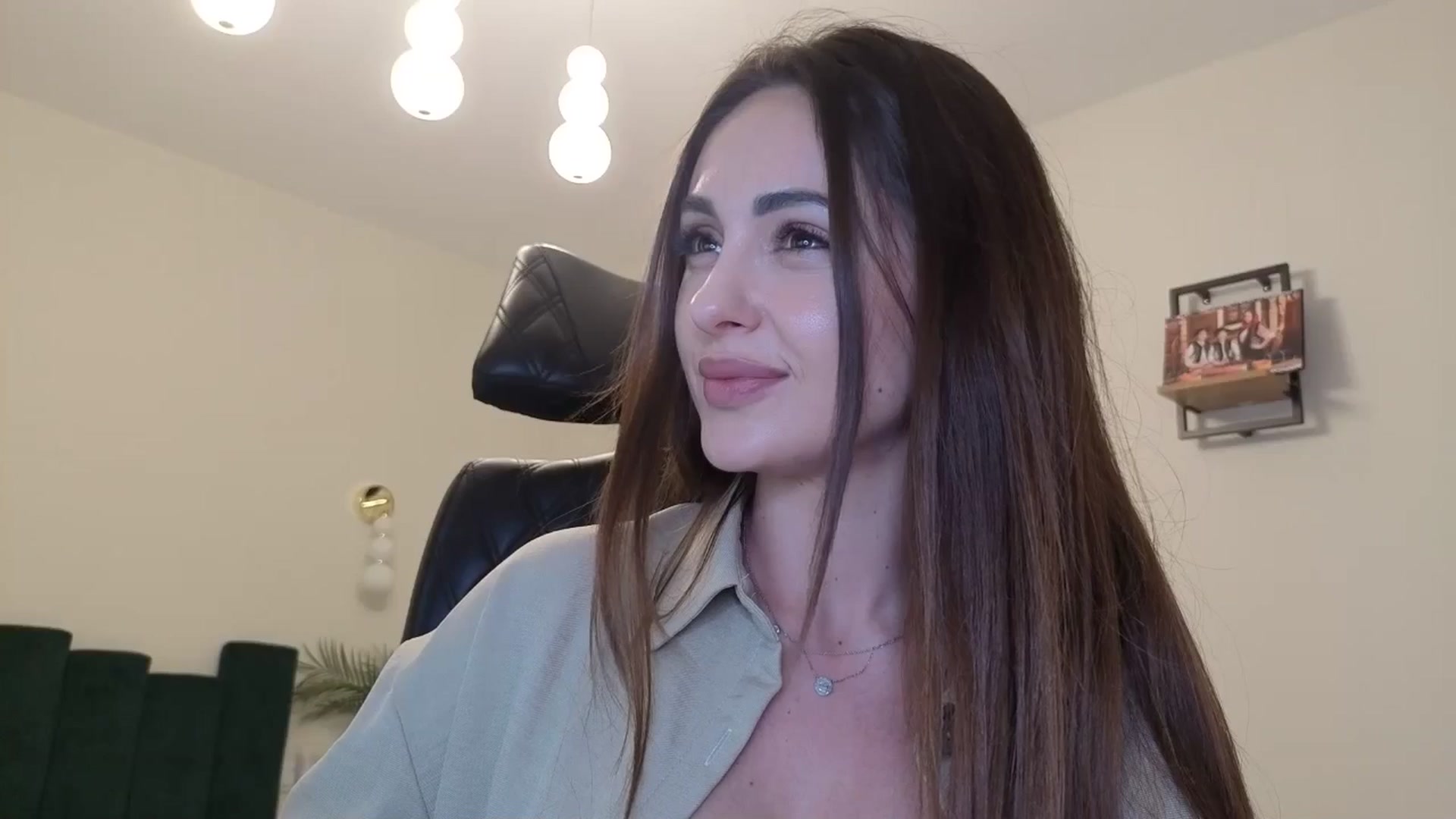Gallery image thumbnail from DorisDolll's myfreecams stream on, 06/14/2025, 13:54 image 12 of 20