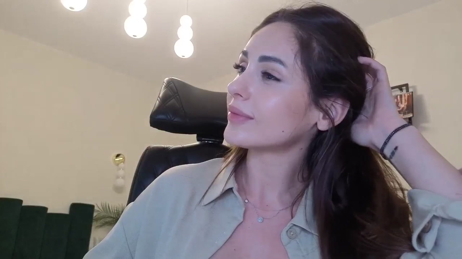 Gallery image thumbnail from DorisDolll's myfreecams stream on, 06/14/2025, 13:54 image 20 of 20