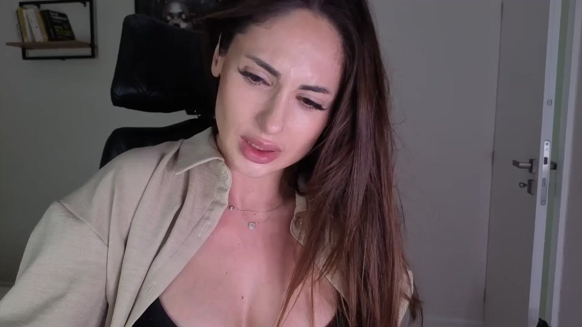 Gallery image thumbnail from DorisDolll's myfreecams stream on, 06/14/2025, 13:54 image 1 of 20