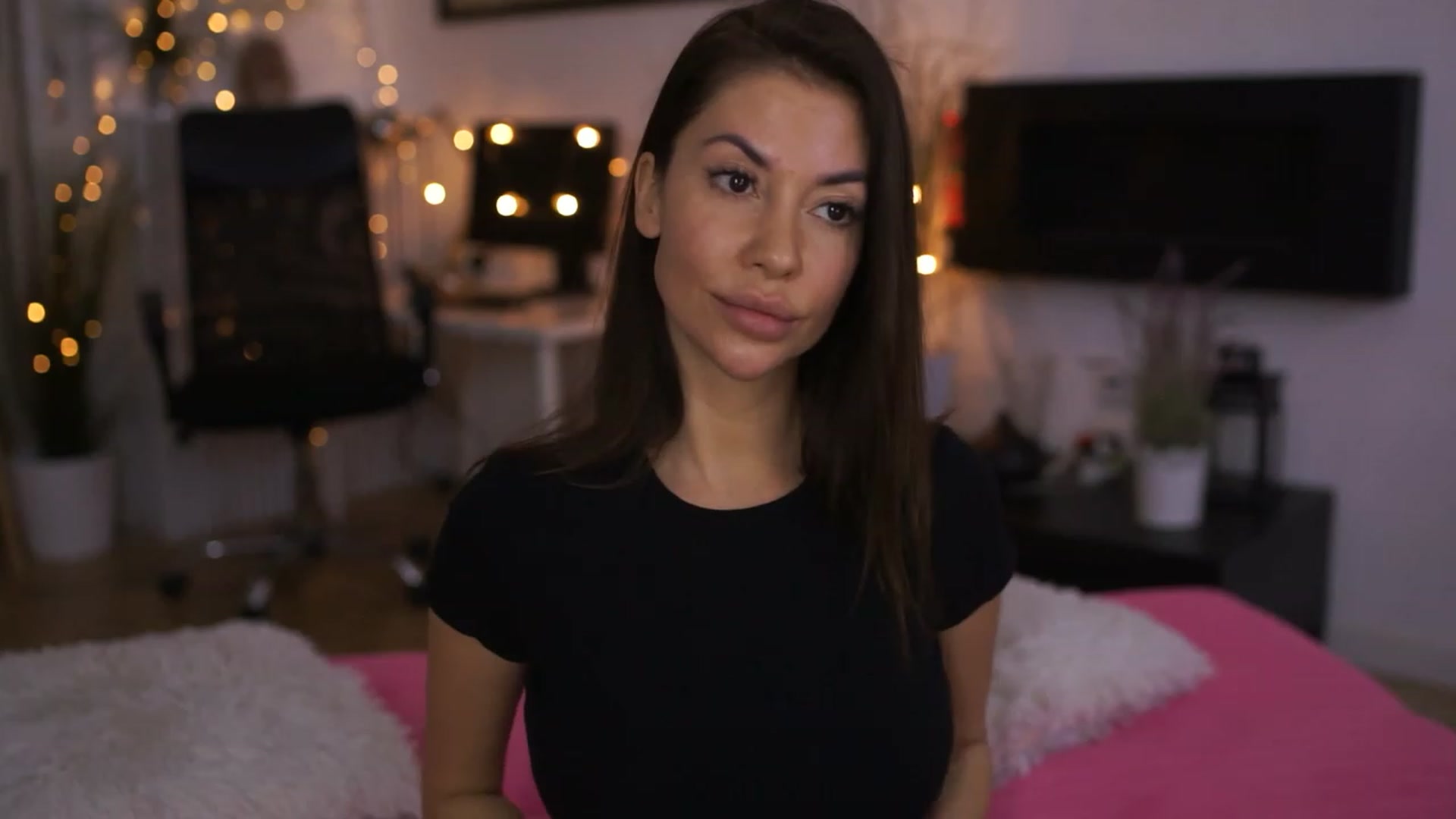 Gallery image thumbnail from Dorothea_'s myfreecams stream on, 11/18/2022, 17:56 image 14 of 20