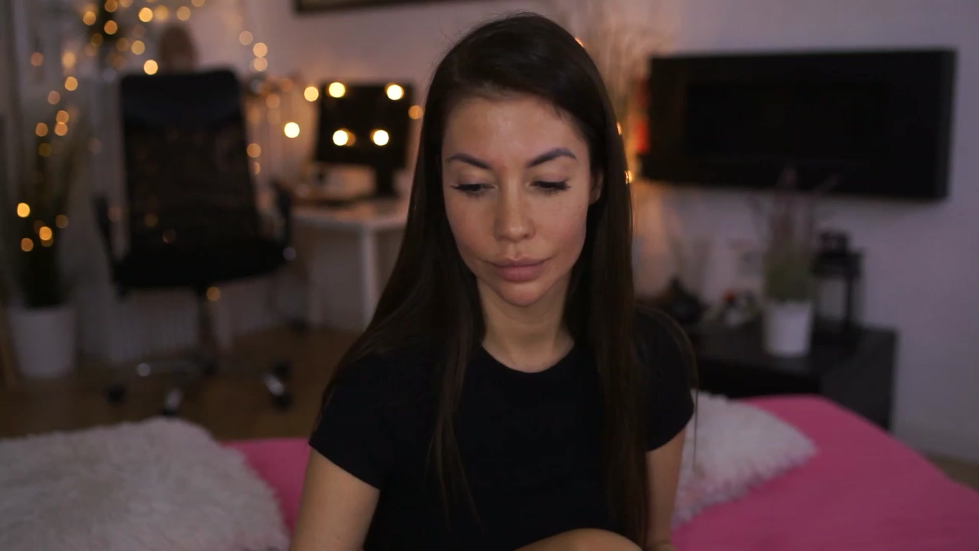 Gallery image thumbnail from Dorothea_'s myfreecams stream on, 11/18/2022, 17:56 image 18 of 20