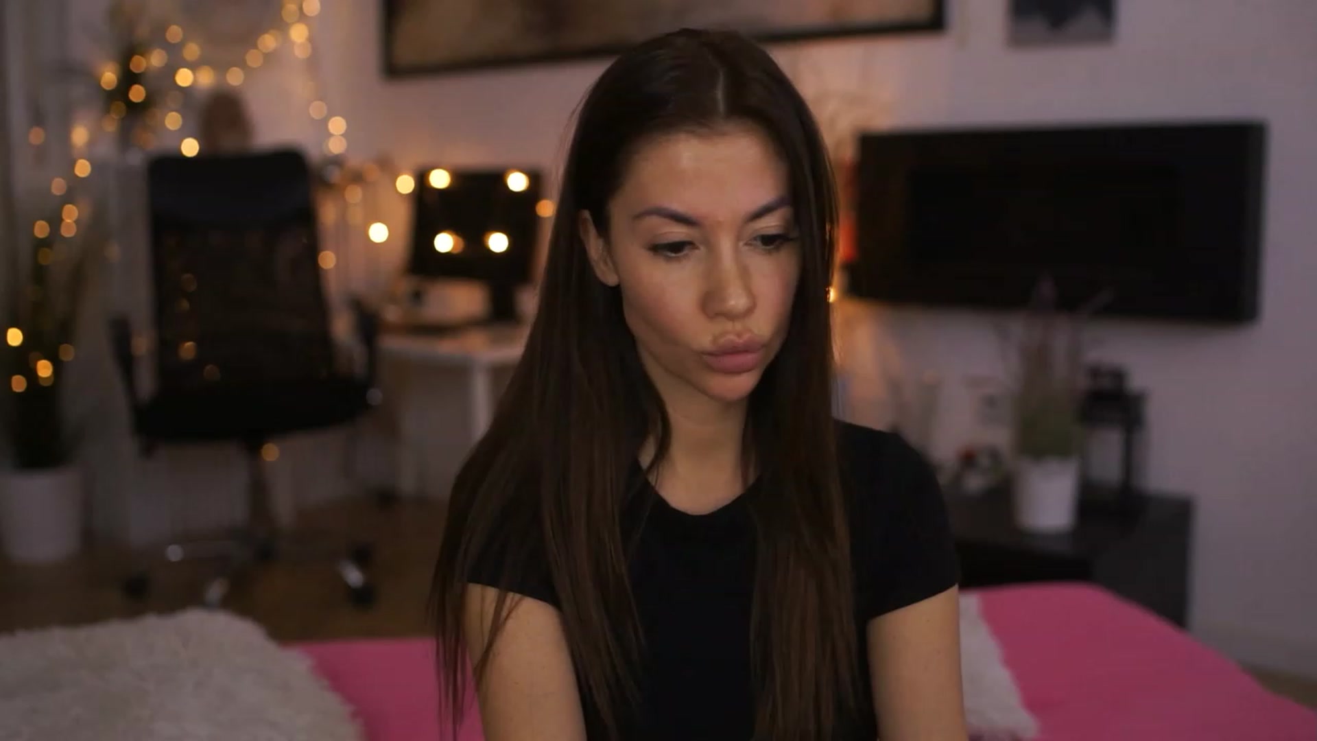 Gallery image thumbnail from Dorothea_'s myfreecams stream on, 11/18/2022, 17:56 image 5 of 20