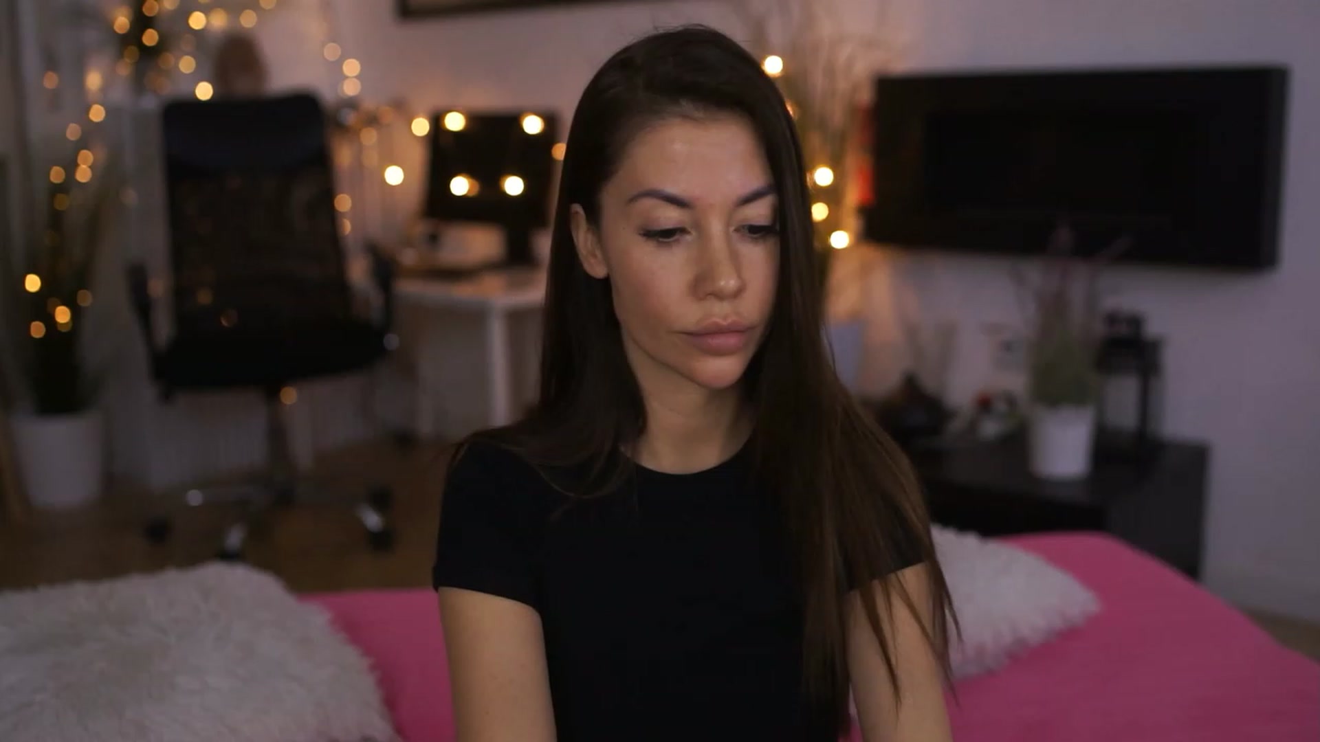 Gallery image thumbnail from Dorothea_'s myfreecams stream on, 11/18/2022, 17:56 image 15 of 20