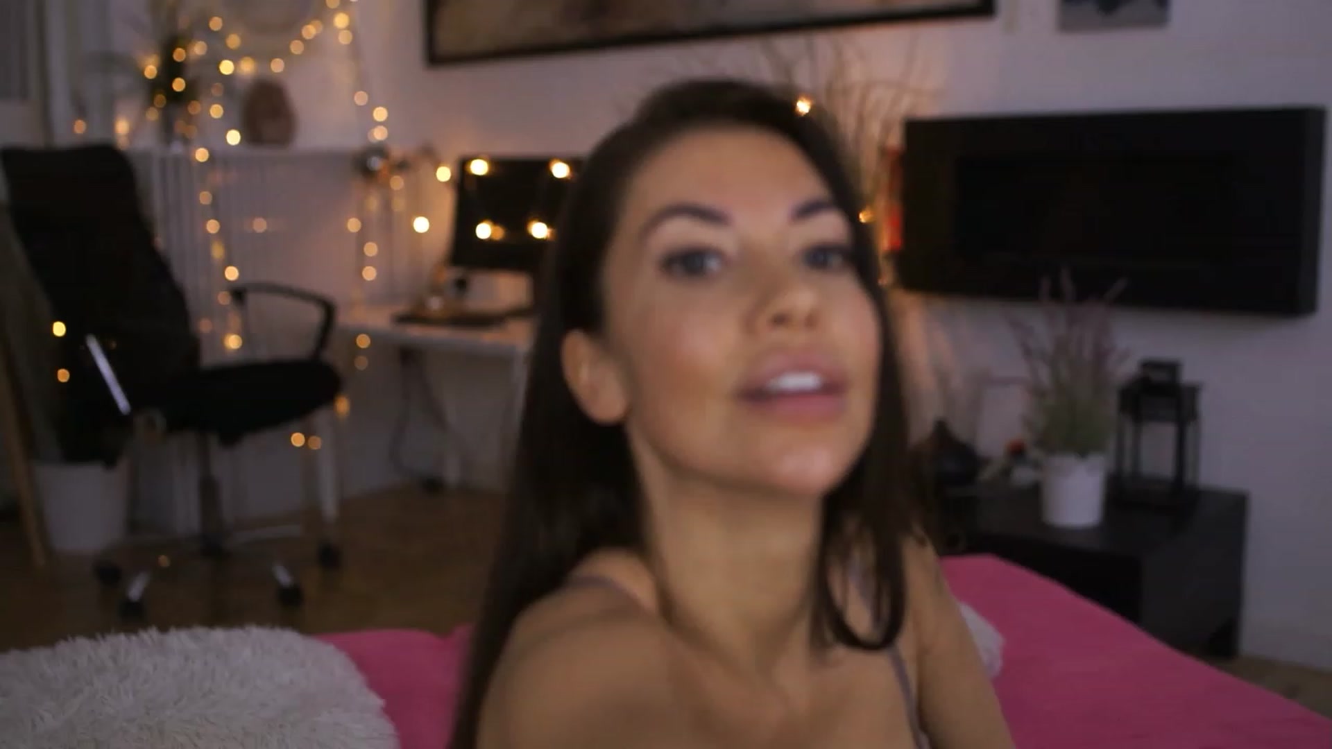 Gallery image thumbnail from Dorothea_'s myfreecams stream on, 11/19/2022, 16:05 image 1 of 20