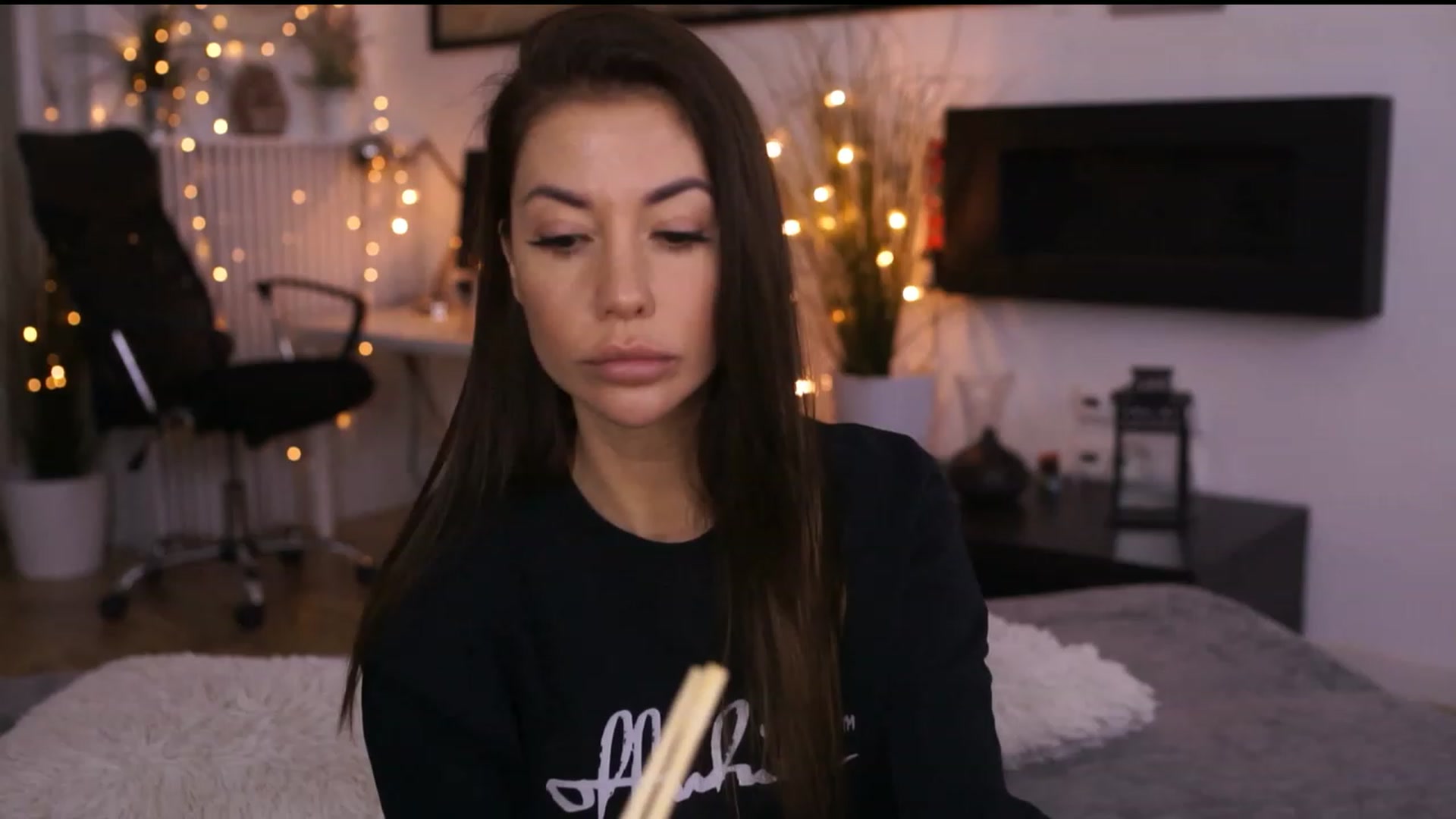 Gallery image thumbnail from Dorothea_'s myfreecams stream on, 12/05/2022, 20:39 image 11 of 20
