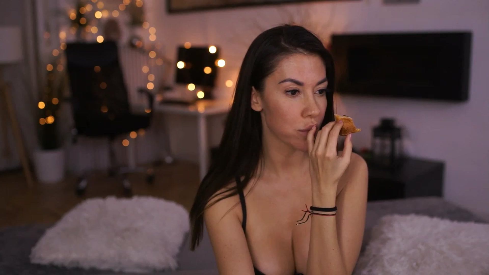 Gallery image thumbnail from Dorothea_'s myfreecams stream on, 12/31/2022, 19:10 image 13 of 20