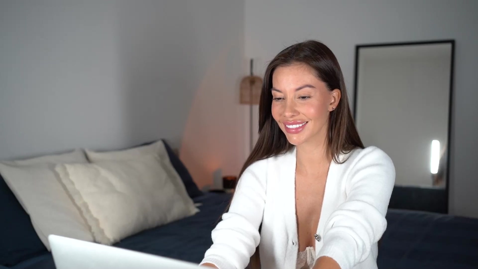 Gallery image thumbnail from Dorothea_'s myfreecams stream on, 03/18/2025, 22:10 image 14 of 20