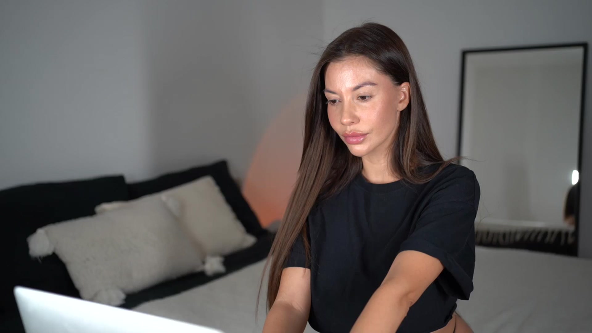 Gallery image thumbnail from Dorothea_'s myfreecams stream on, 04/08/2025, 22:05 image 4 of 20
