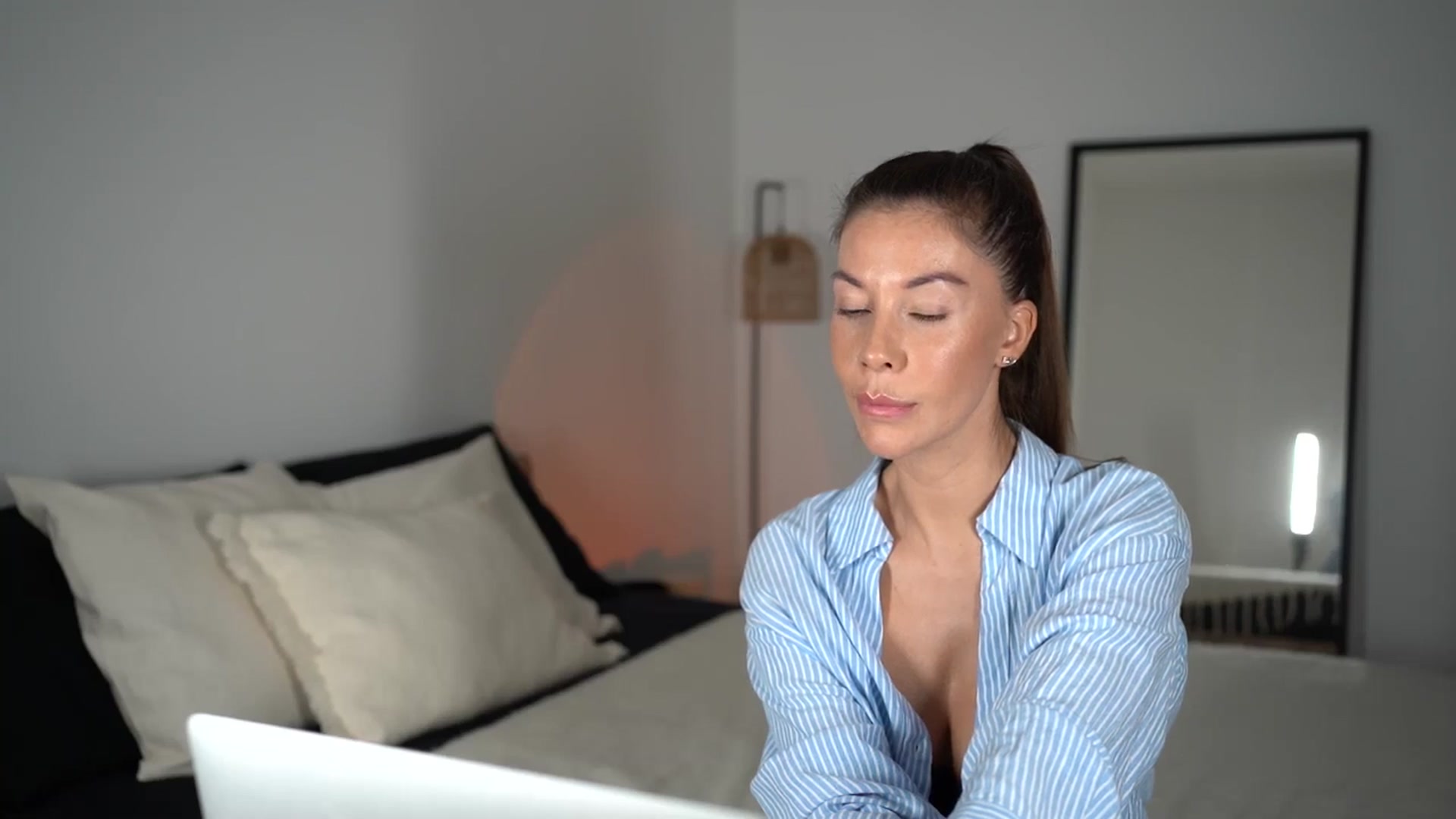 Gallery image thumbnail from Dorothea_'s myfreecams stream on, 04/22/2025, 21:18 image 19 of 20