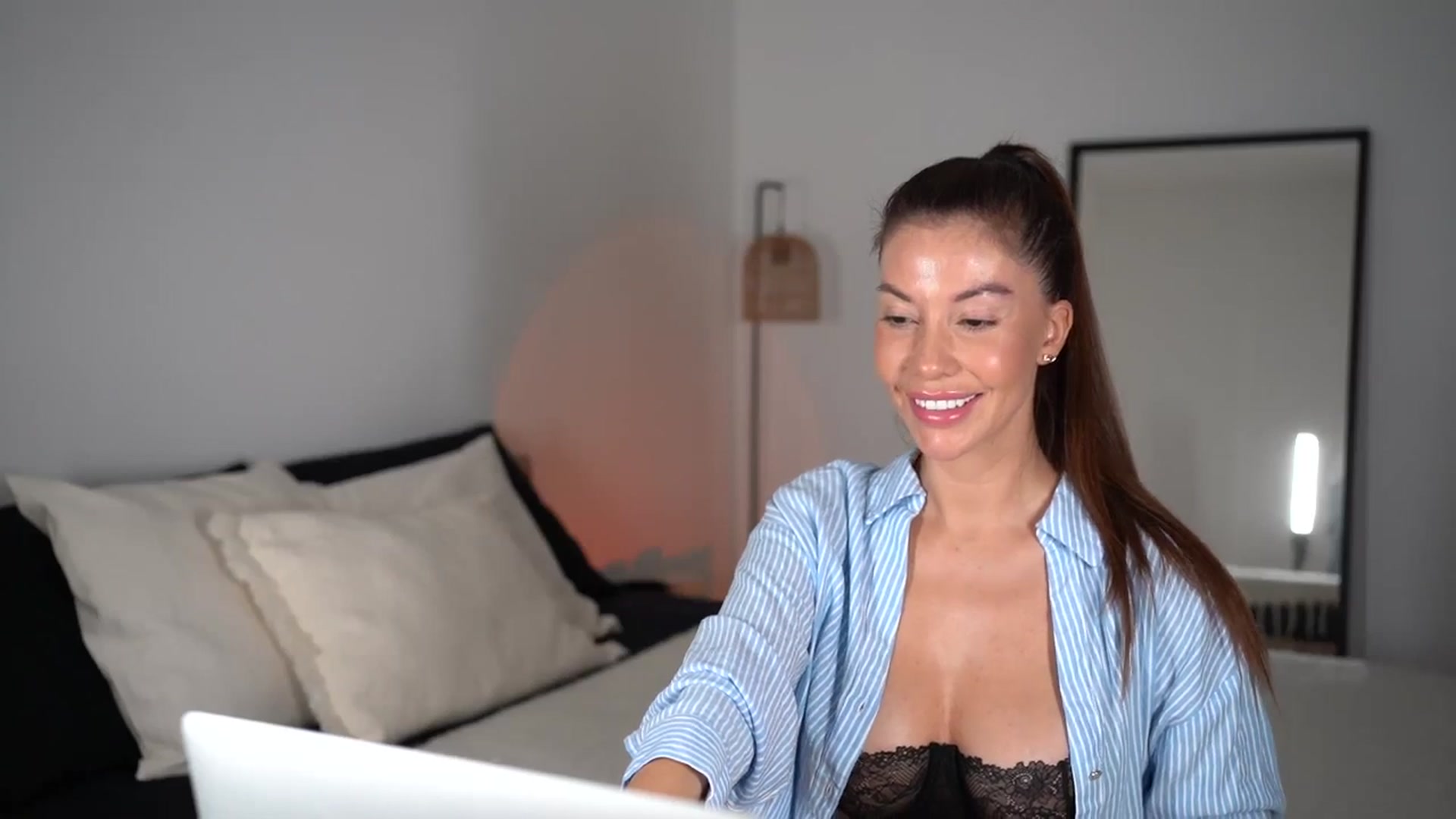 Gallery image thumbnail from Dorothea_'s myfreecams stream on, 04/22/2025, 21:18 image 3 of 20