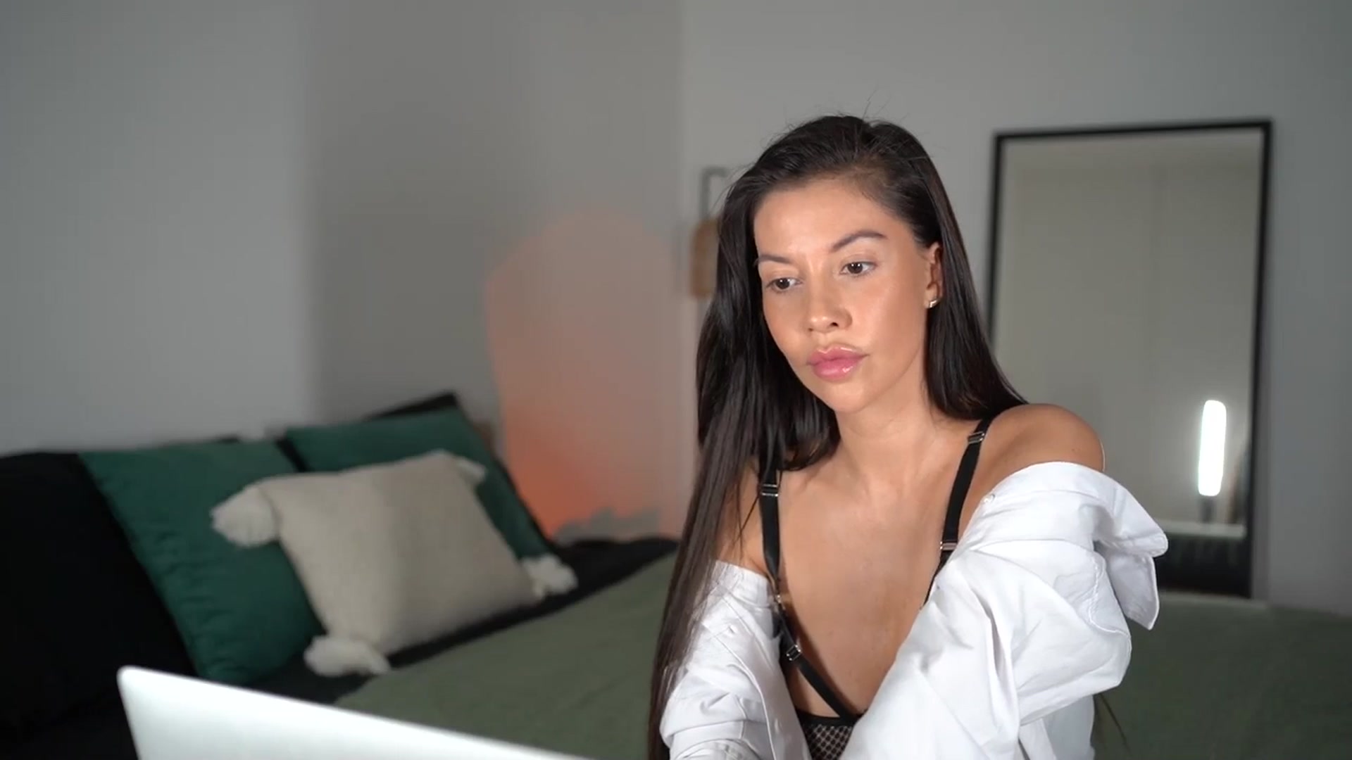 Gallery image thumbnail from Dorothea_'s myfreecams stream on, 04/24/2025, 21:15 image 18 of 20