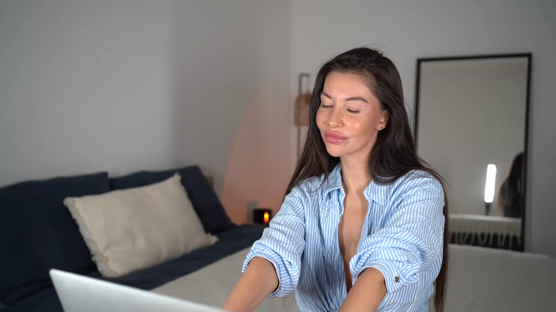 Gallery image thumbnail from Dorothea_'s myfreecams stream on, 05/17/2025, 13:08 image 12 of 20