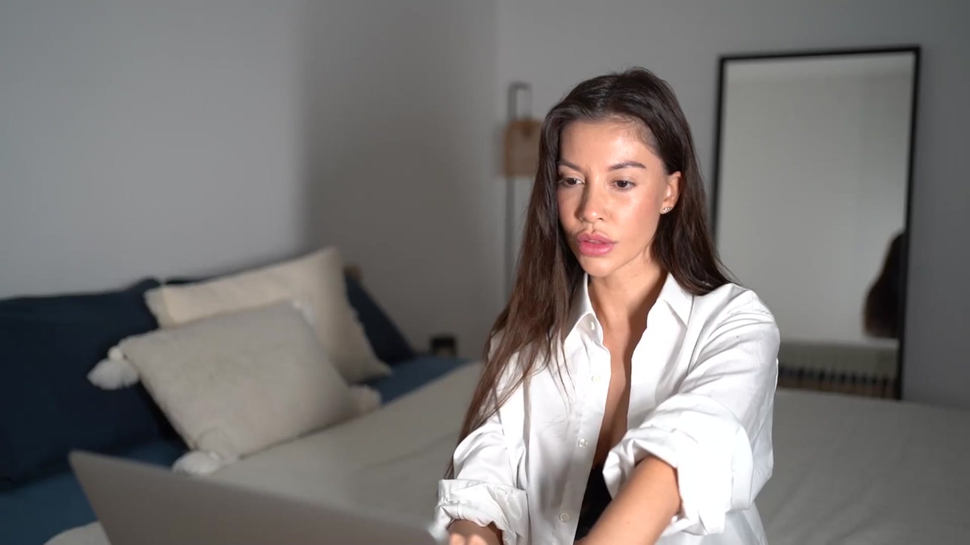 Gallery image thumbnail from Dorothea_'s myfreecams stream on, 06/19/2025, 22:01 image 12 of 20